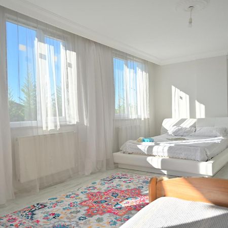 Ahmet Teacher Hotel,6 Minutes From The Airport Arnavutkoy Екстериор снимка