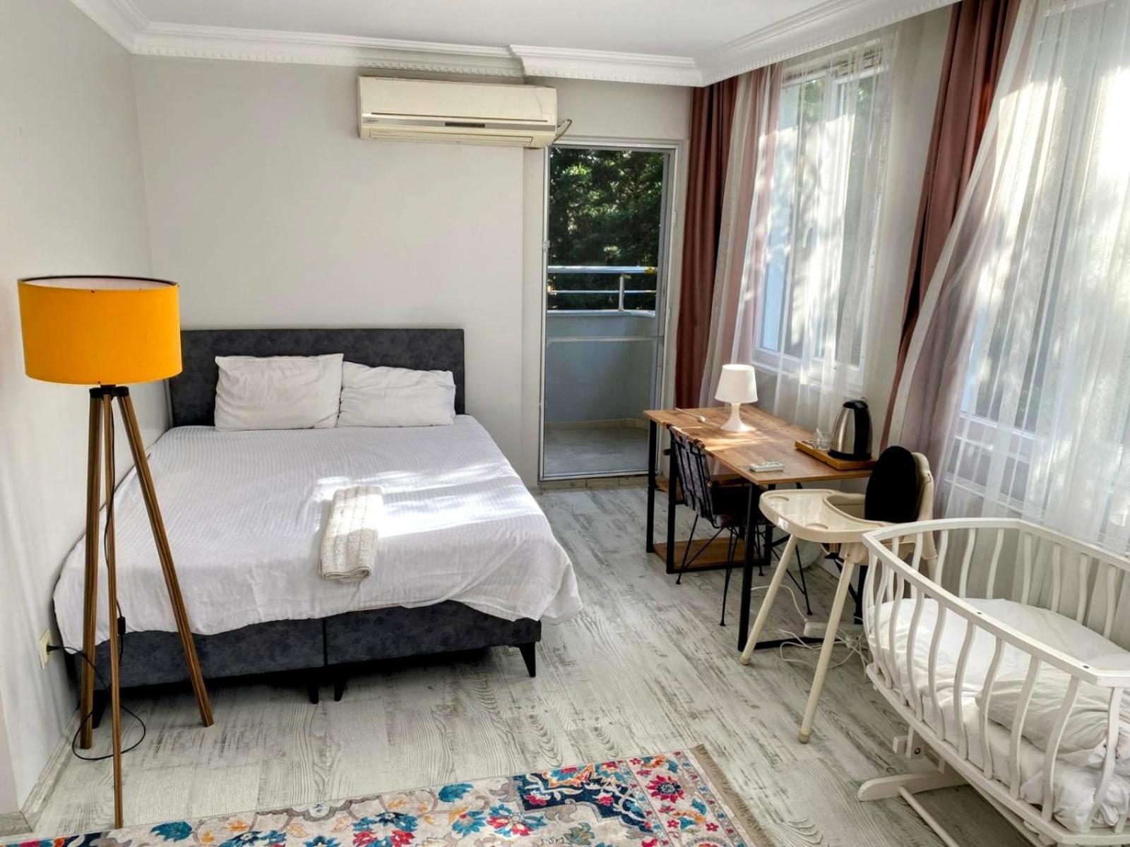 Ahmet Teacher Hotel,6 Minutes From The Airport Arnavutkoy Екстериор снимка