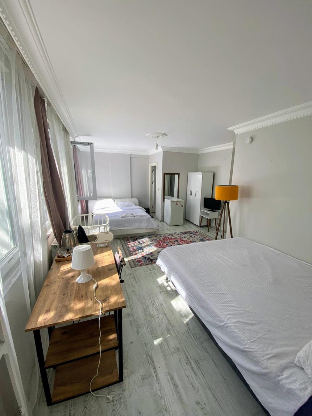 Ahmet Teacher Hotel,6 Minutes From The Airport Arnavutkoy Екстериор снимка