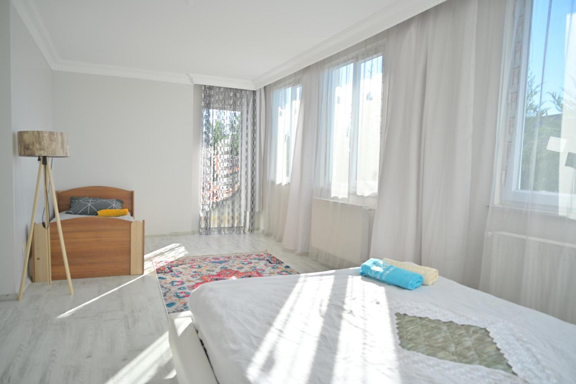Ahmet Teacher Hotel,6 Minutes From The Airport Arnavutkoy Екстериор снимка