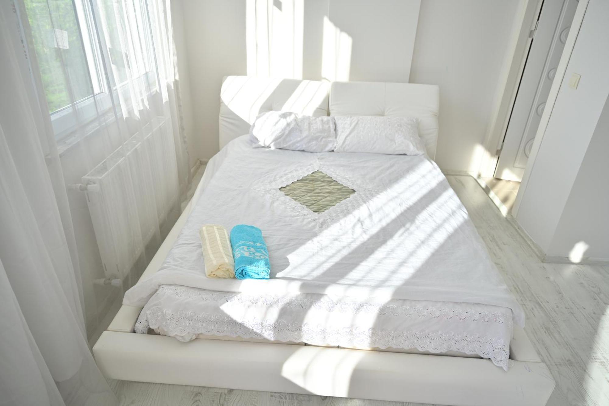 Ahmet Teacher Hotel,6 Minutes From The Airport Arnavutkoy Екстериор снимка